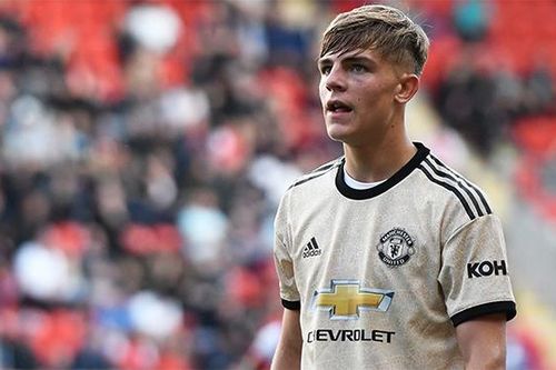 Tin bóng đá MU hôm nay: 'Vua kiến tạo' 18 tuổi thay Shaw. Loạn thông tin Sanchez ra mắt Inter