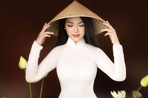'Sao Mai' Đinh Trang 'Hát đợi anh về' theo phong cách opera cổ điển