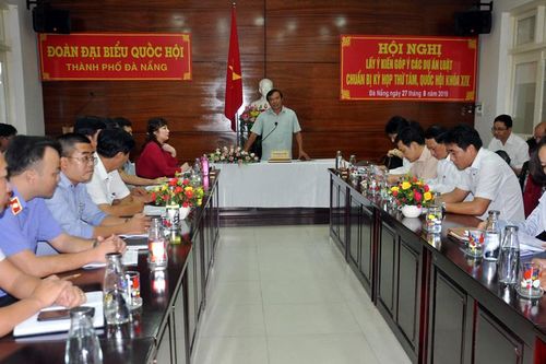 Đoàn ĐBQH TP Đà Nẵng lấy ý kiến góp ý dự thảo luật chuẩn bị kỳ họp thứ 8 Quốc hội khóa XIV: - Khắc phục tình trạng xây dựng chính sách theo ý chí chủ quan