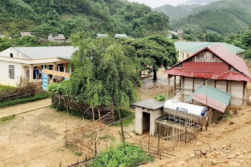 Ngôi trường 'chạy lũ' mong sớm có ký túc xá và phòng học mới