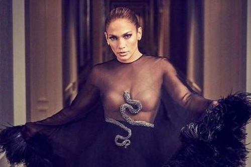 Jennifer Lopez nóng bỏng rực lửa tuổi 50