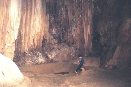 Hang Nhà Trò - nhà hát giữa biển khơi