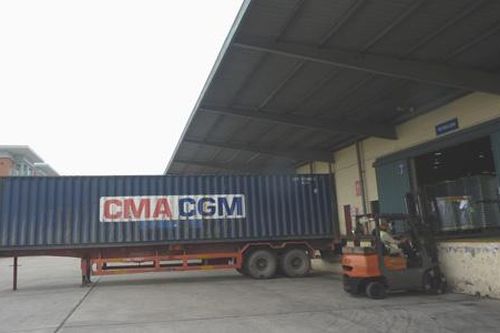 Lợi dụng tạm nhập, tái xuất để rút ruột, đánh tháo hàng hóa