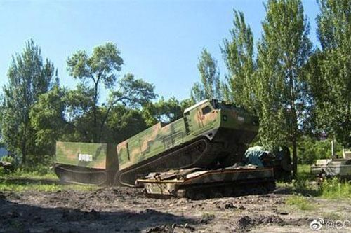 Trung Quốc sao chép thành công xe quân sự DT-30 Nga: Moscow sốc nặng?