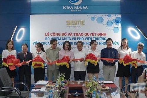 VINASME trao quyết định bổ nhiệm chức Phó viện trưởng Viện Khoa học quản trị doanh nghiệp nhỏ và vừa