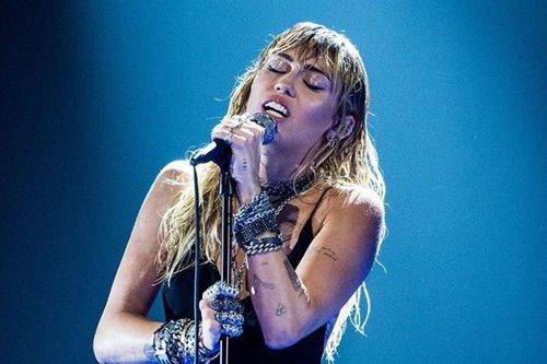 Hậu trình diễn tại MTV VMAs 2019, Slide Away của Miley Cyrus leo hạng vùn vụt trên Itunes Mỹ