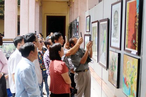 Triển lãm mỹ thuật, nhiếp ảnh kỷ niệm 50 năm thực hiện Di chúc của Chủ tịch Hồ Chí Minh
