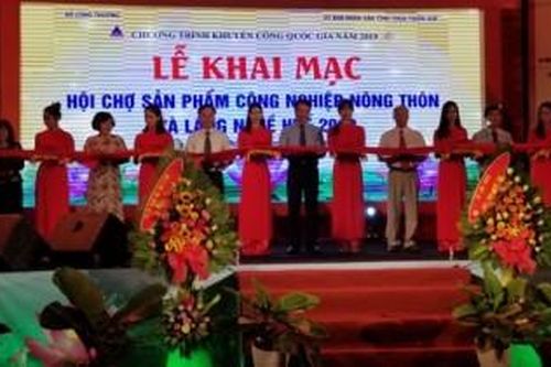 Kinh tế Công nghiệp - TTCN 300 gian hàng tham gia Hội chợ sản phẩm công nghiệp nông thôn và làng nghề