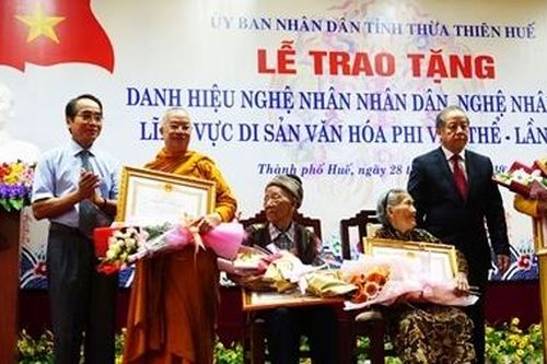 Nhiều nghệ nhân ở Huế được trao tặng danh hiệu NNND, NNƯT