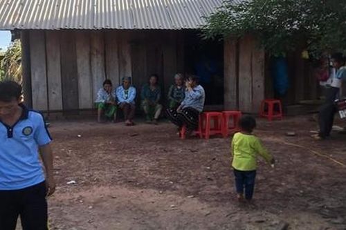 Bé gái 3 tuổi rơi xuống mương nước tử vong