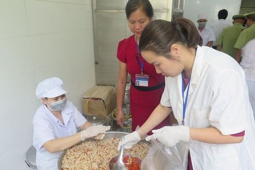 Hà Nội ra quân kiểm tra chất lượng bánh trung thu