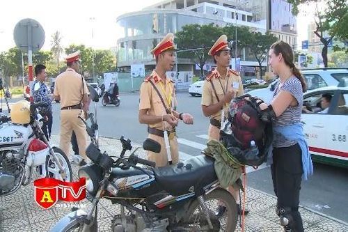Khó khăn trong xử lý người nước ngoài vi phạm luật giao thông