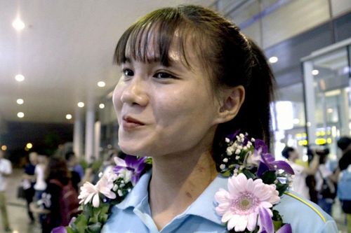 'Hoa khôi tuyển Việt Nam' ngượng ngùng khi trả lời phỏng vấn