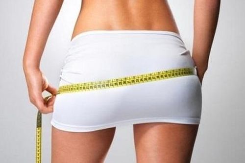 Bác sĩ hút hàng trăm ml mủ từ vòng ba vì tiêm filler 'xách tay'