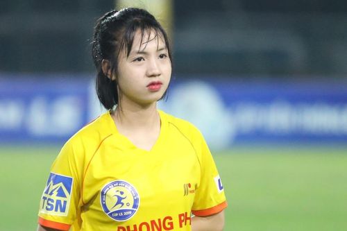 Các nữ cầu thủ bóng đá Việt 'gây thương nhớ' nhờ vẻ ngoài xinh xắn