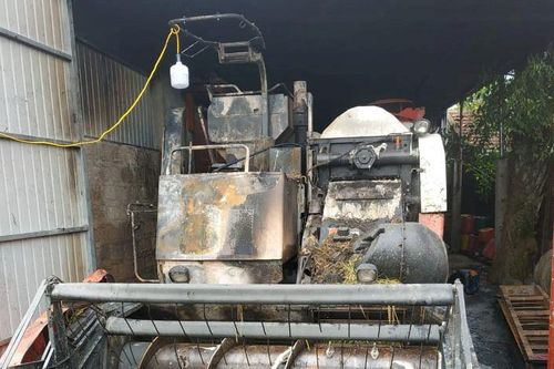 Máy gặt hơn 300 triệu của trưởng thôn nghi bị kẻ xấu đốt cháy