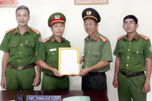 Khen thưởng đột xuất thành tích phá án