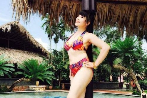 NSND Lan Hương tiếp tục tung ảnh bikini khoe dáng U60