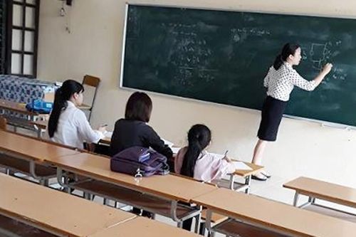 Trường cao đẳng sư phạm lay lắt sống: Có nên giải tán?