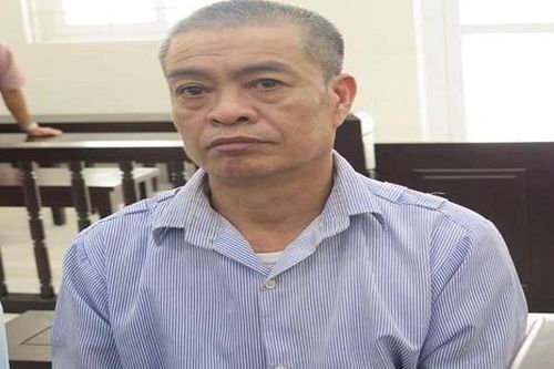 Mua xăng đốt nhà chủ cũ, gã thợ điện nước lĩnh án 8 năm tù