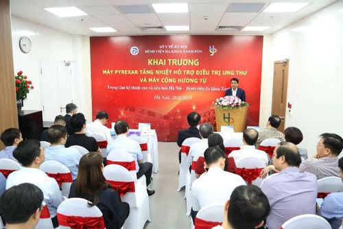 Bệnh viện Đa khoa Xanh Pôn đưa vào sử dụng thiết bị điều trị ung thư mới