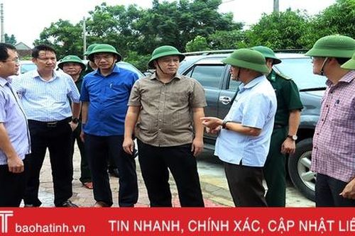 Chủ tịch UBND tỉnh Hà Tĩnh Trần Tiến Hưng kiểm tra công tác ứng phó bão số 4 tại các địa phương
