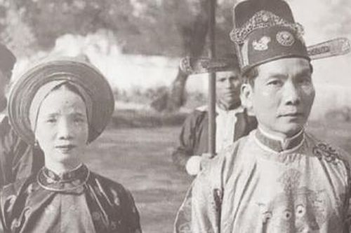 Lắng nghe lời thì thầm của ba người con gái Huế xưa