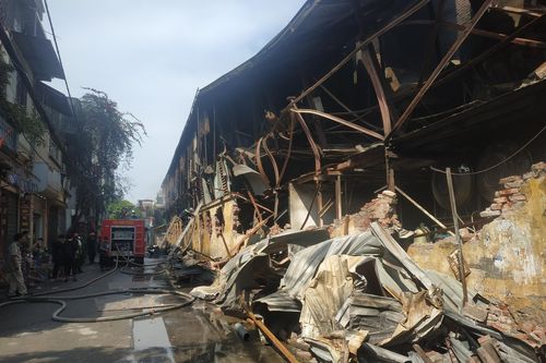 Cháy kho Công ty Rạng Đông: Di chuyển hơn 200 người dân trong đêm