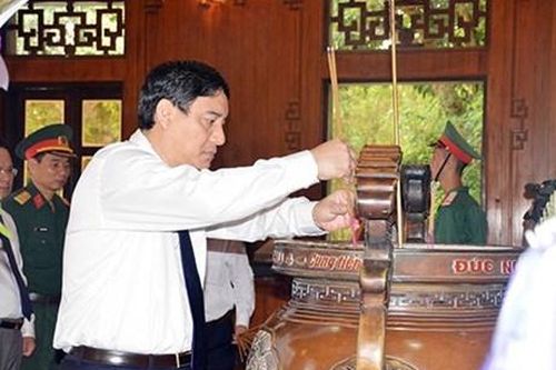 Nghệ An: Dâng hương tưởng niệm Bác Hồ và đồng chí Lê Hồng Phong