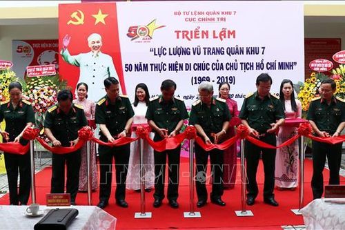 Triển lãm những bức ảnh đẹp về Quân khu 7 thực hiện Di chúc của Bác