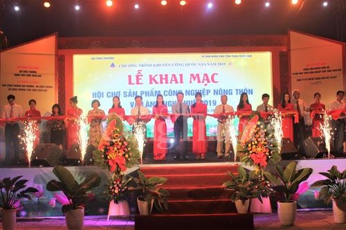 Hơn 300 gian hàng tại Hội chợ sản phẩm công nghiệp nông thôn và làng nghề Huế 2019