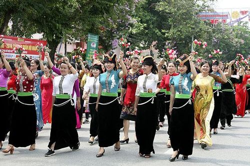 Kiên định và hiện thực 'Ðộc lập dân tộc gắn liền với chủ nghĩa xã hội'