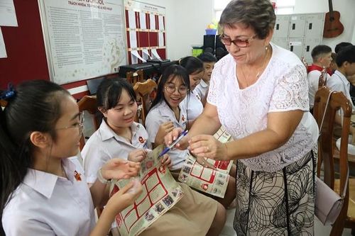 Đoàn học sinh Nga giao lưu với Trường iSchool Nha Trang