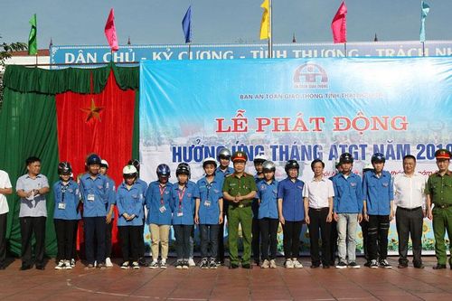 Phát động hưởng ứng Tháng An toàn giao thông