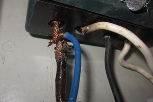 Câu trộm điện, hai hộ dân bị phạt 86 triệu đồng