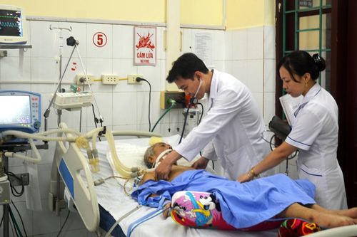 Hết lòng vì sức khỏe nhân dân
