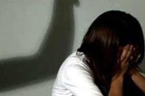 Đi ăn ốc với bạn, thiếu nữ bị hiếp dâm tập thể