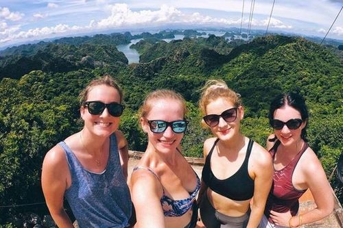 Cát Dứa là tên gọi khác của hòn đảo nào?