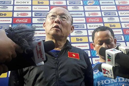 HLV Hoàng Văn Phúc: 'Tiếc cho Văn Quyết, nhưng…'