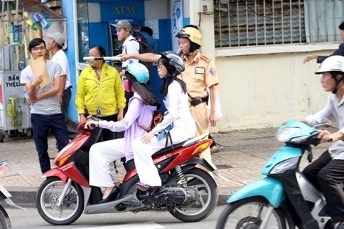 Công bố 12 số điện thoại 'nóng' về giao thông dịp 2-9
