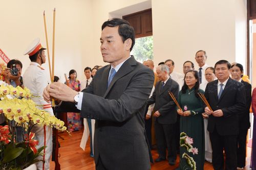 Lãnh đạo TPHCM dâng hương tưởng niệm Chủ tịch Hồ Chí Minh, Chủ tịch Tôn Đức Thắng