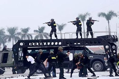 Cấm đường để Công an diễn tập chống gây rối, khủng bố tại Hà Nội