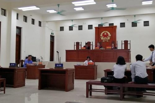 Bắc Giang: Bị cáo vắng mặt nhiều lần không lý do, luật sư đề nghị truy nã