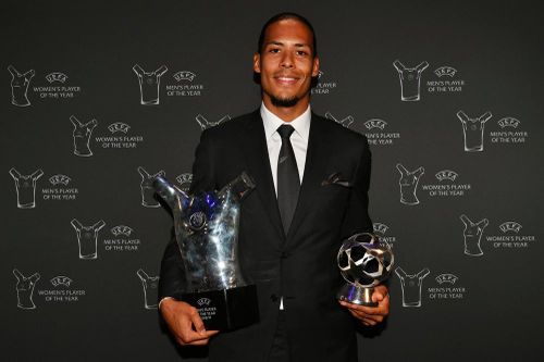 Van Dijk vượt qua Messi, Ronaldo, giật giải thưởng lớn đầu tiên