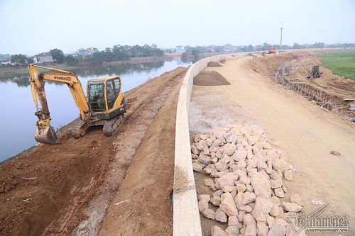 Nghìn mét tường chắn sóng gần 40 tỷ bảo vệ Thủ đô khỏi ngập lụt