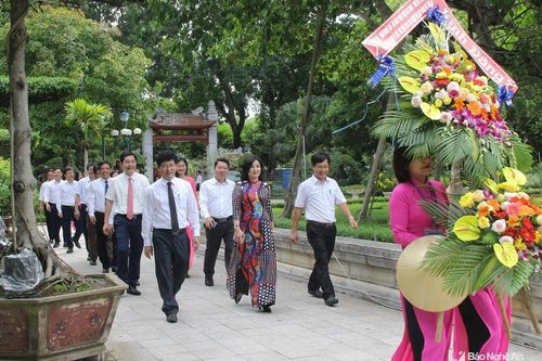Ban tổ chức hội thảo 'Nghệ An - 50 năm thực hiện di chúc Bác' tưởng niệm Chủ tịch Hồ Chí Minh