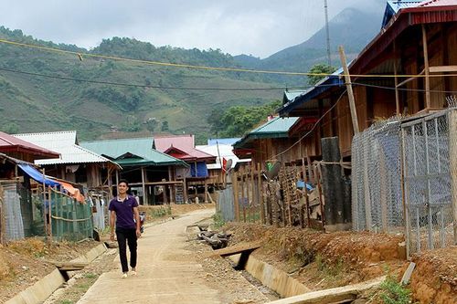 Khó khăn trong di chuyển dân cư khỏi vùng nguy hiểm ở Tủa Chùa