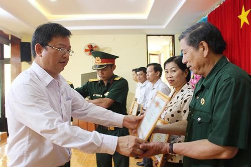 Xây dựng nền quốc phòng toàn dân gắn với phát triển kinh tế