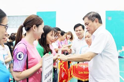Sôi nổi giao lưu văn nghệ - thể thao Khối thi đua 13
