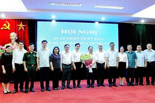 Công bố quyết định của Bộ Chính trị về công tác cán bộ